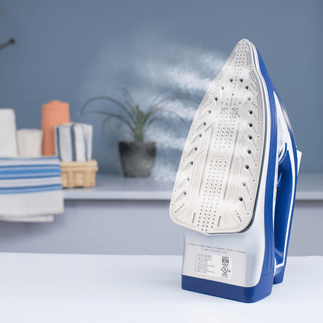 Plancha de Ropa a Vapor Profesional Black + Decker IR3001-CL