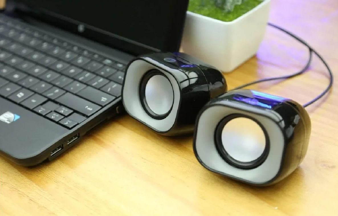 Parlantes USB HP Multimedia Ultra Compactos 6W RMS DHS-2111