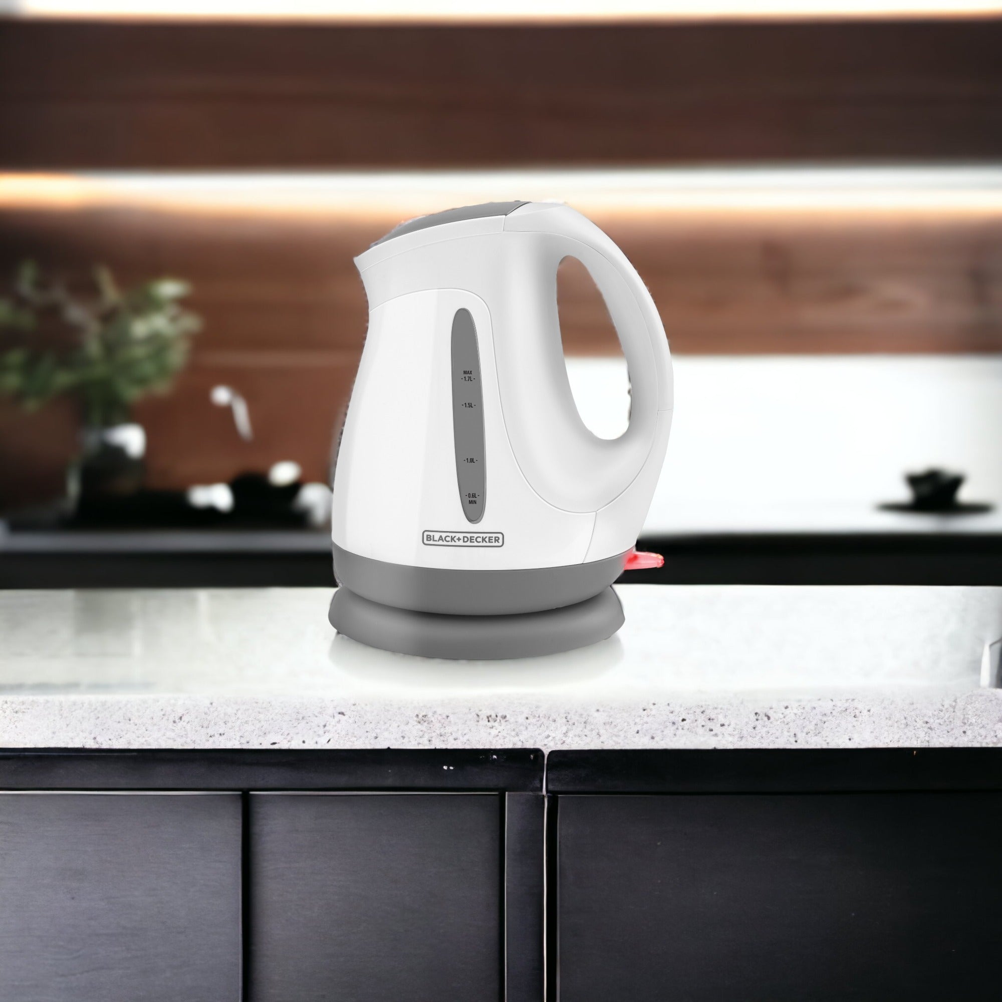 Hervidor Black + Decker 1.7L Base Giratoria 360° JKC681-CL