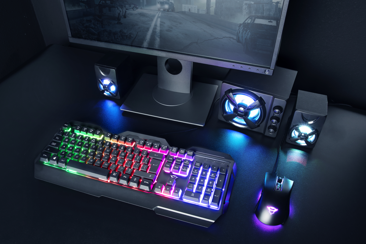 Teclado Gamer Trust Torac Gxt 856 RGB Multiplataformas Anti-Ghosting