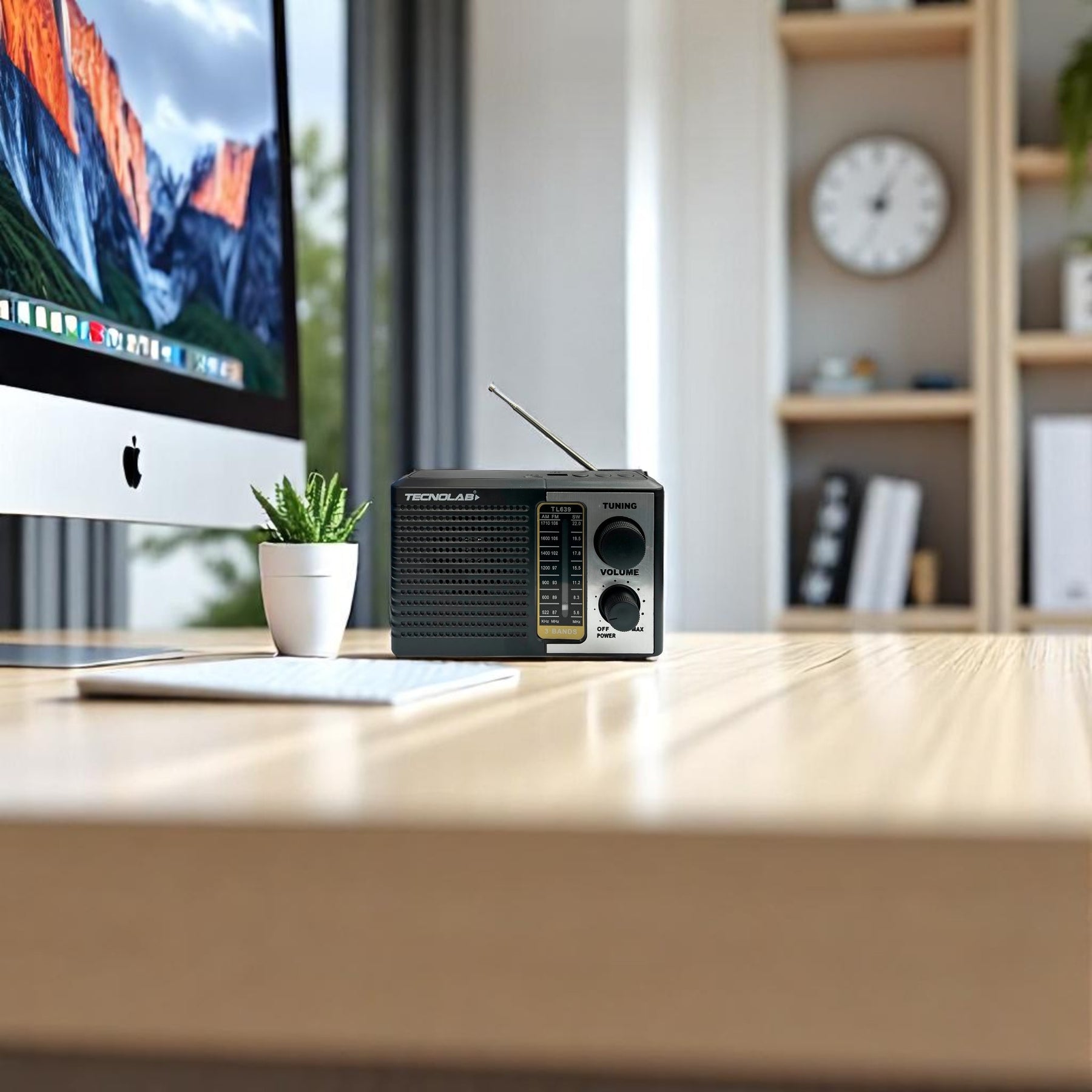 Radio Portátil AM/ FM/ SW Recargable +Pilas + Luz LED 5W RMS