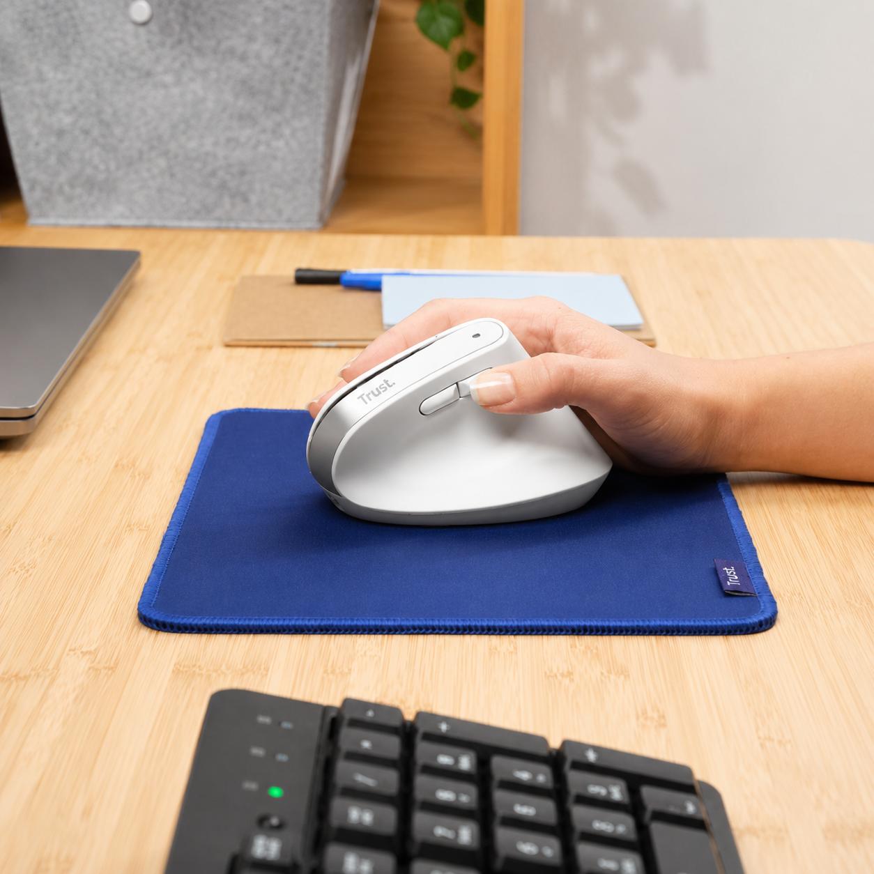 Mouse Vertical Inalámbrico Dual Ergonómico Trust Bayo+ White