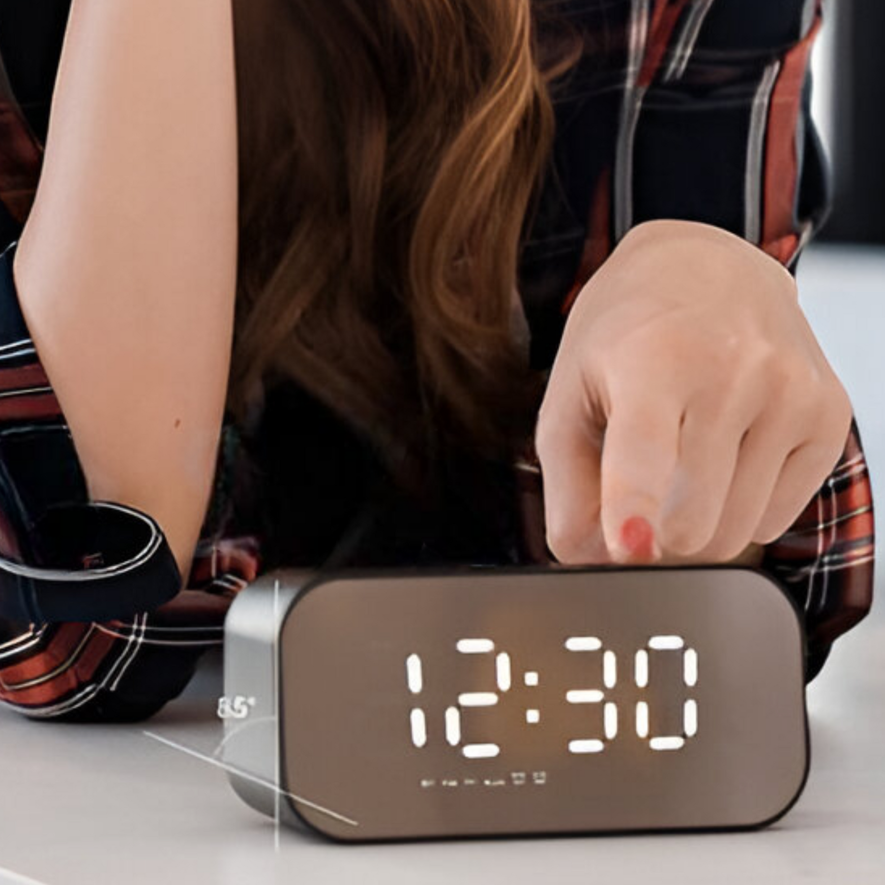 Parlante Bluetooth Havit con Despertador/ Termometro/ Radio