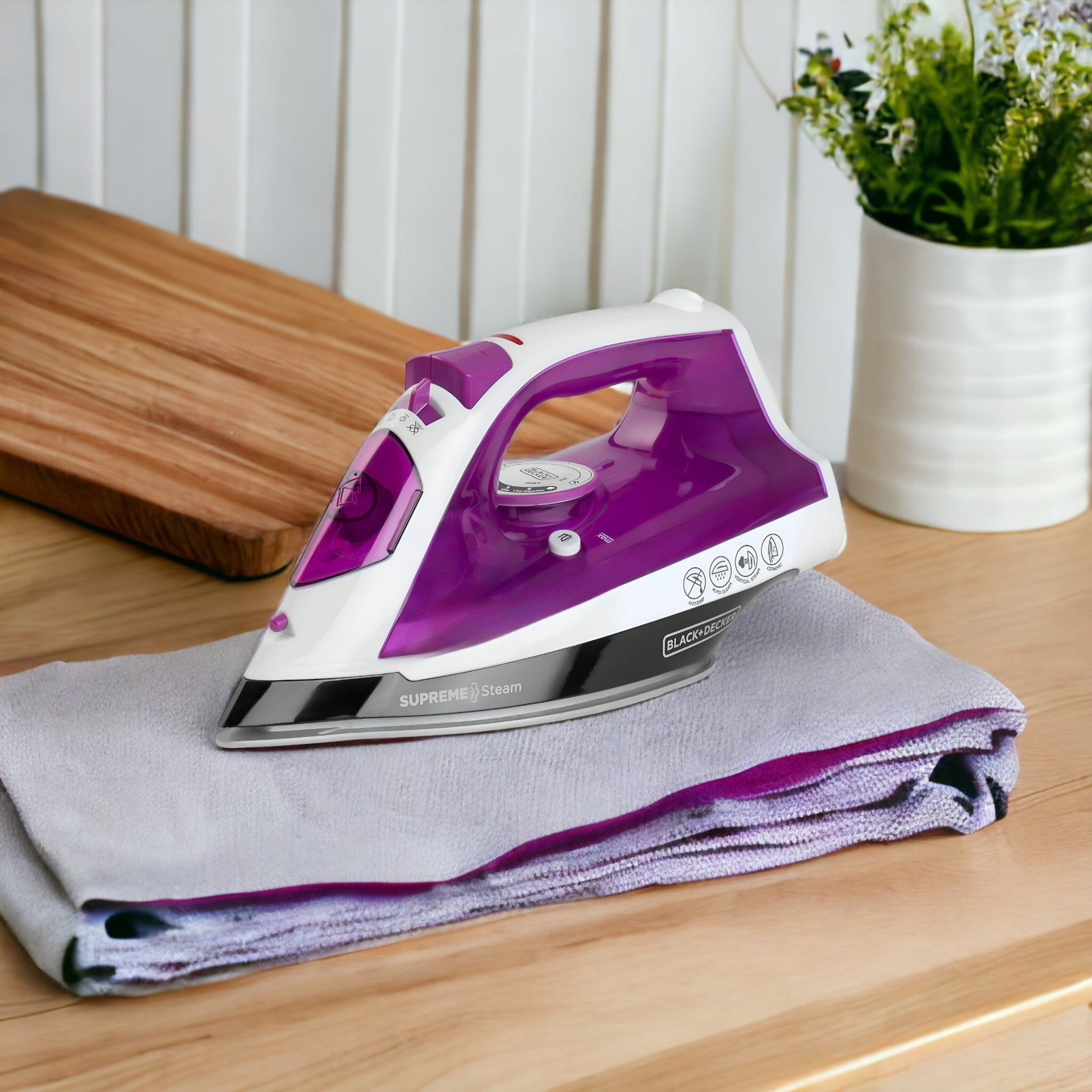 Plancha de Ropa con Vaporizador Ceramic Pro B+D IR23960