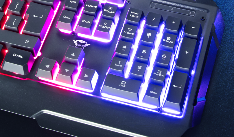 Teclado Gamer Trust Torac Gxt 856 RGB Multiplataformas Anti-Ghosting