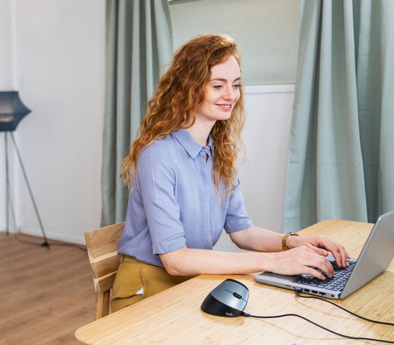 Mouse Vertical Ergonómico Trust Bayo Pro 2.4G Recargable RGB