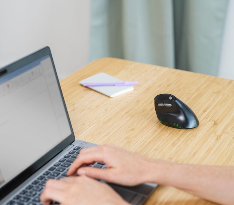 Mouse Vertical Ergonómico Trust Bayo Pro 2.4G Recargable RGB