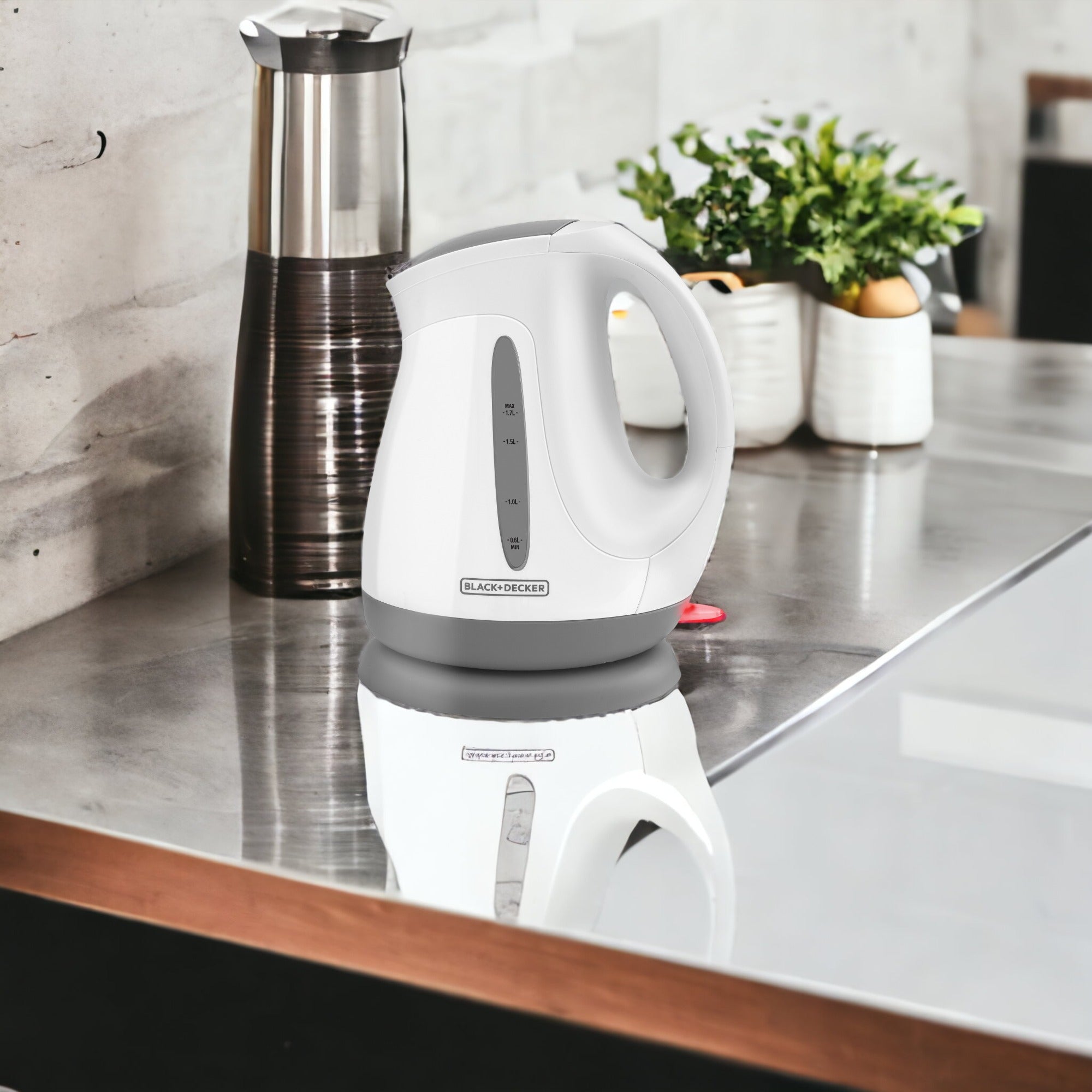 Hervidor Black + Decker 1.7L Base Giratoria 360° JKC681-CL