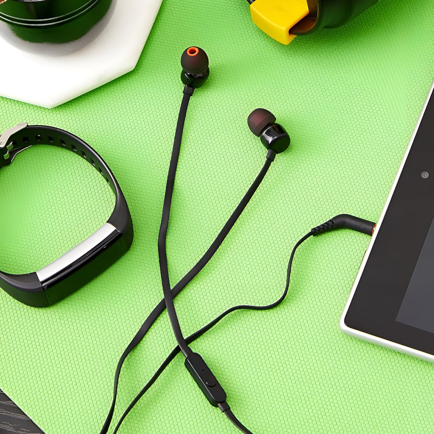 Audífonos JBL T110 Negro con Manos Libre Tecnología Hi Bass