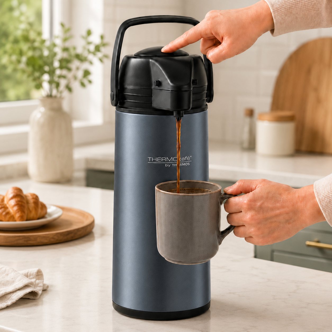 Termo Sifón de Líquidos Jado 1.9L Thermos 12H HOT & 24H Cold