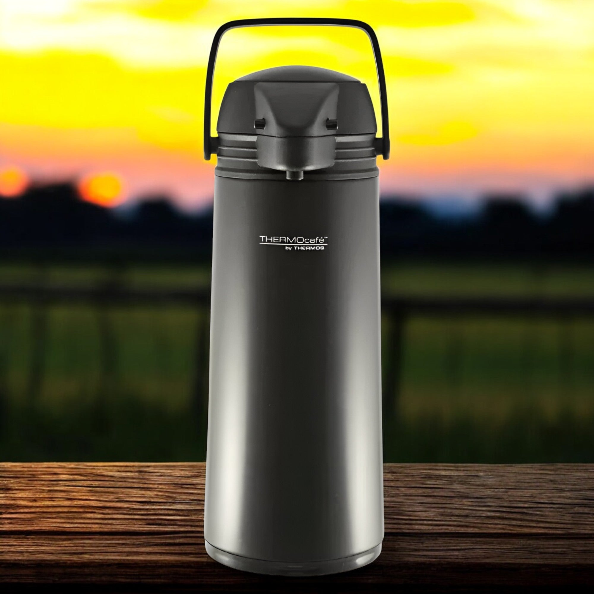 Termo con Sifón para Líquidos 1.9 Litros Thermos JADO-19BK