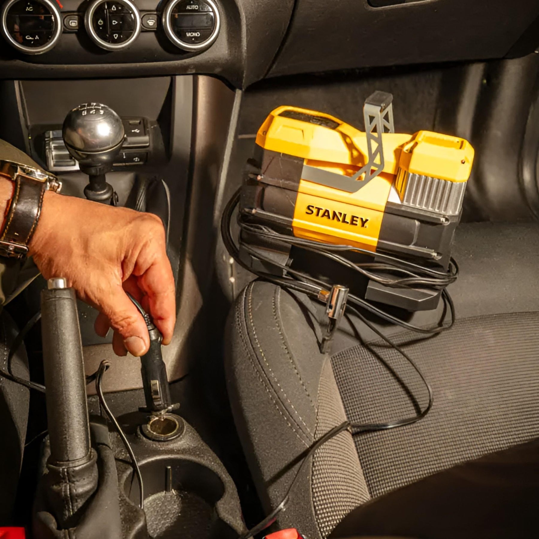 Inflador de Neumáticos Stanley 12V Autos-4x4-Camiones 145 PSI Max