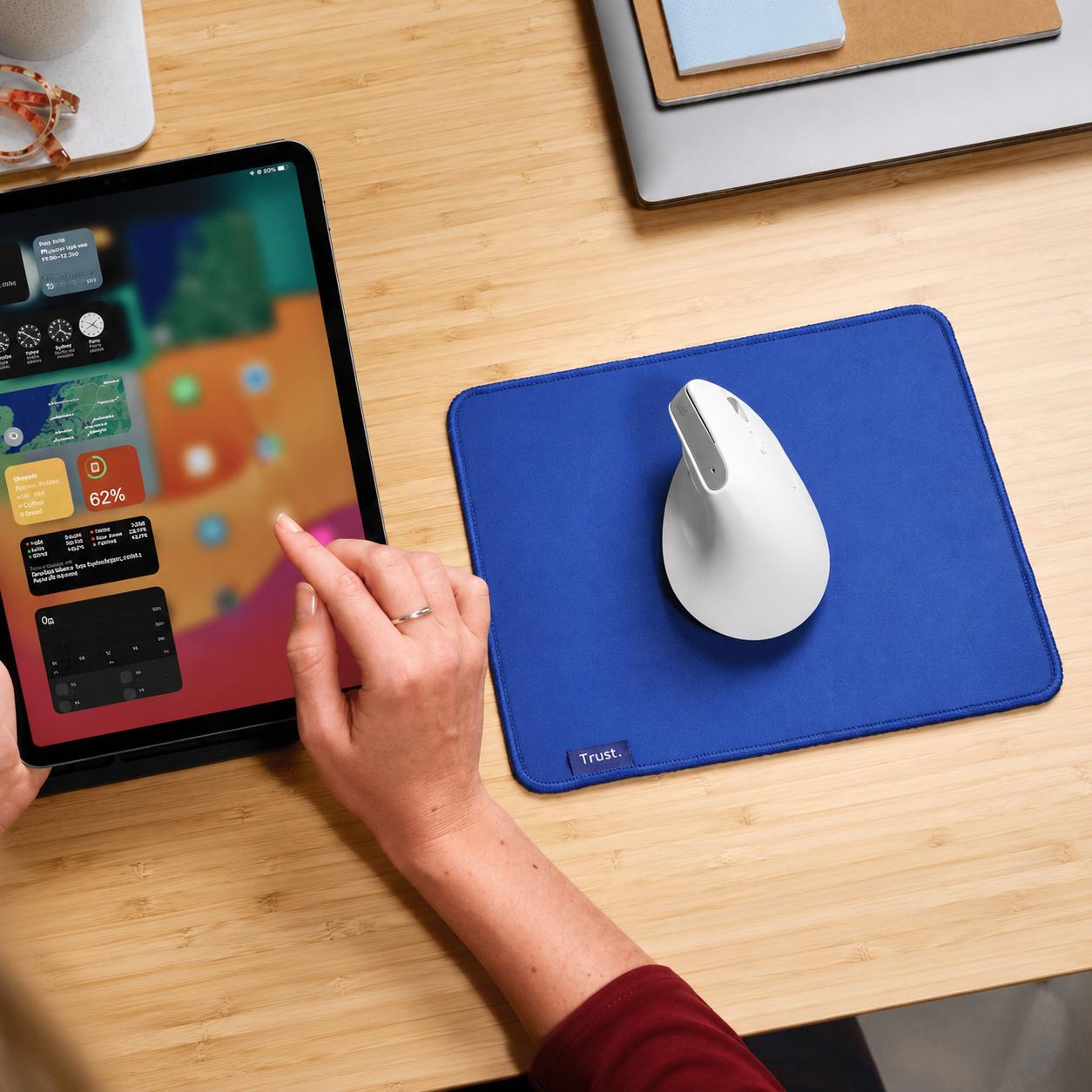 Mouse Vertical Inalámbrico Dual Ergonómico Trust Bayo+ White