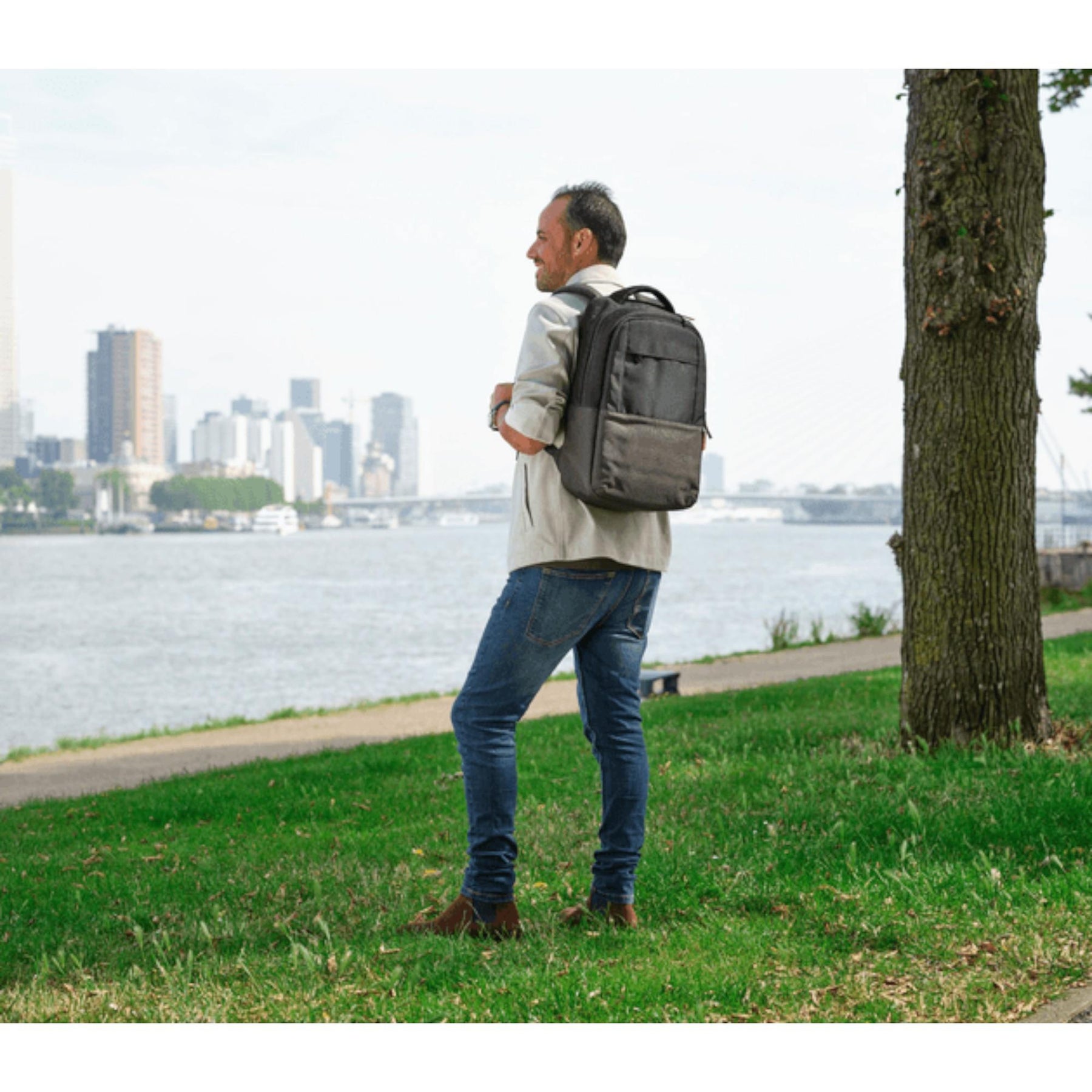 Mochila de Notebook Trust Lisboa 16" 23L Ultra Ligera Black