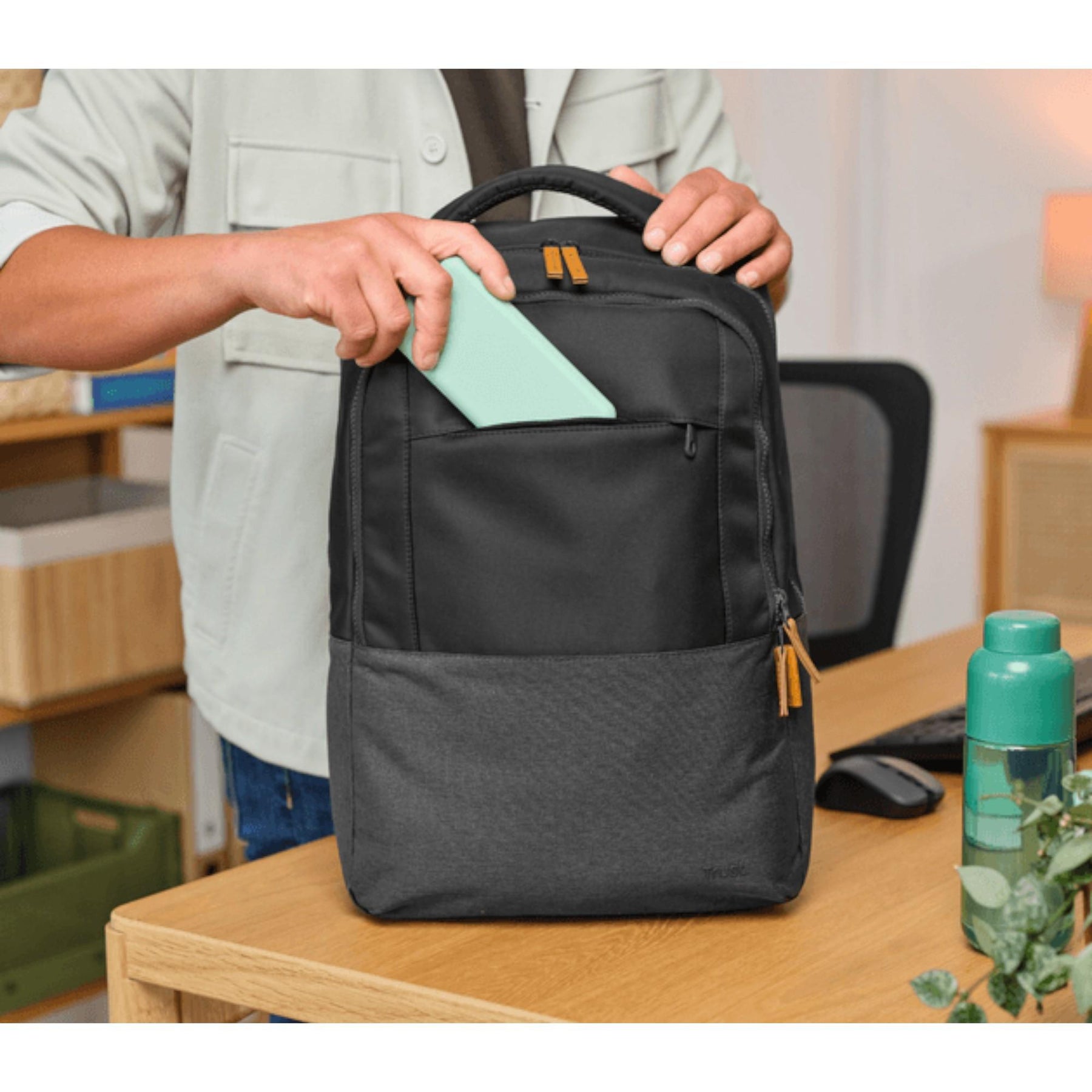 Mochila de Notebook Trust Lisboa 16" 23L Ultra Ligera Black