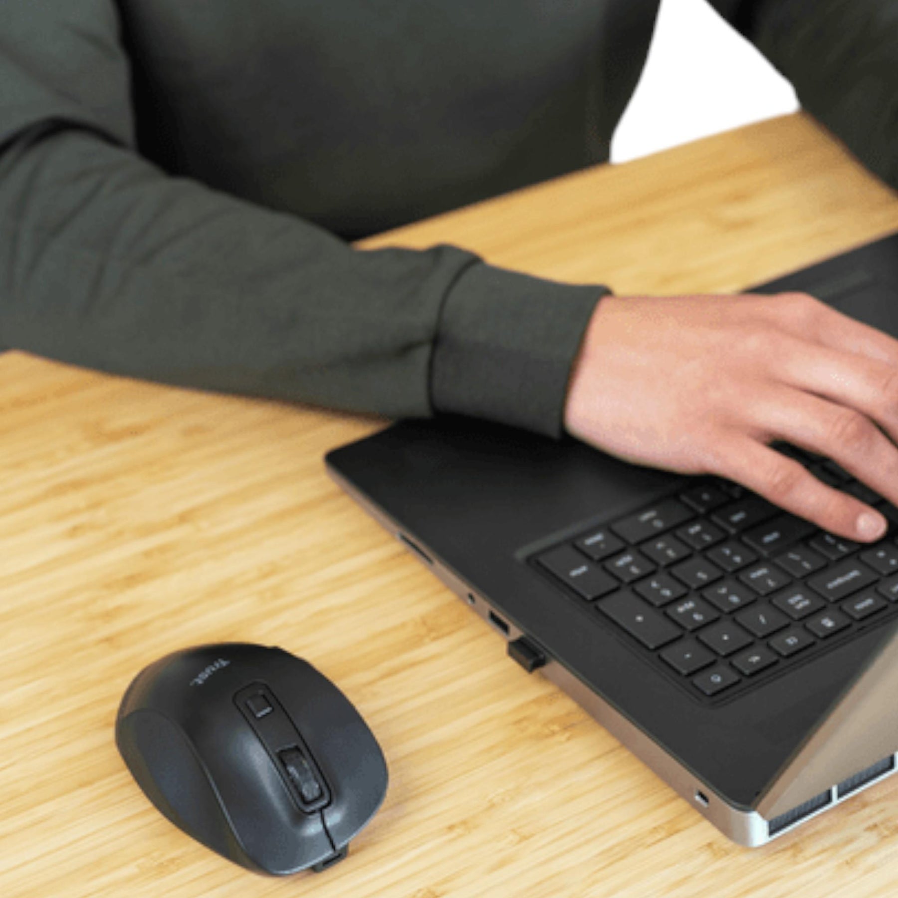 Mouse Inalámbrico Ergonomico Trust Fyda Recargable