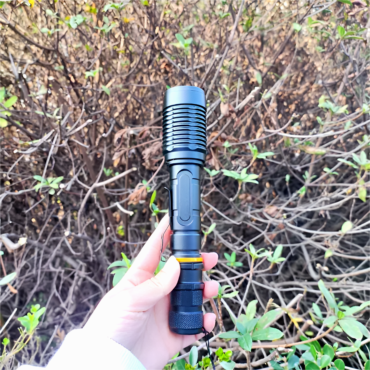 Linterna LED Profesional Multi Uso con Zoom High Power T6