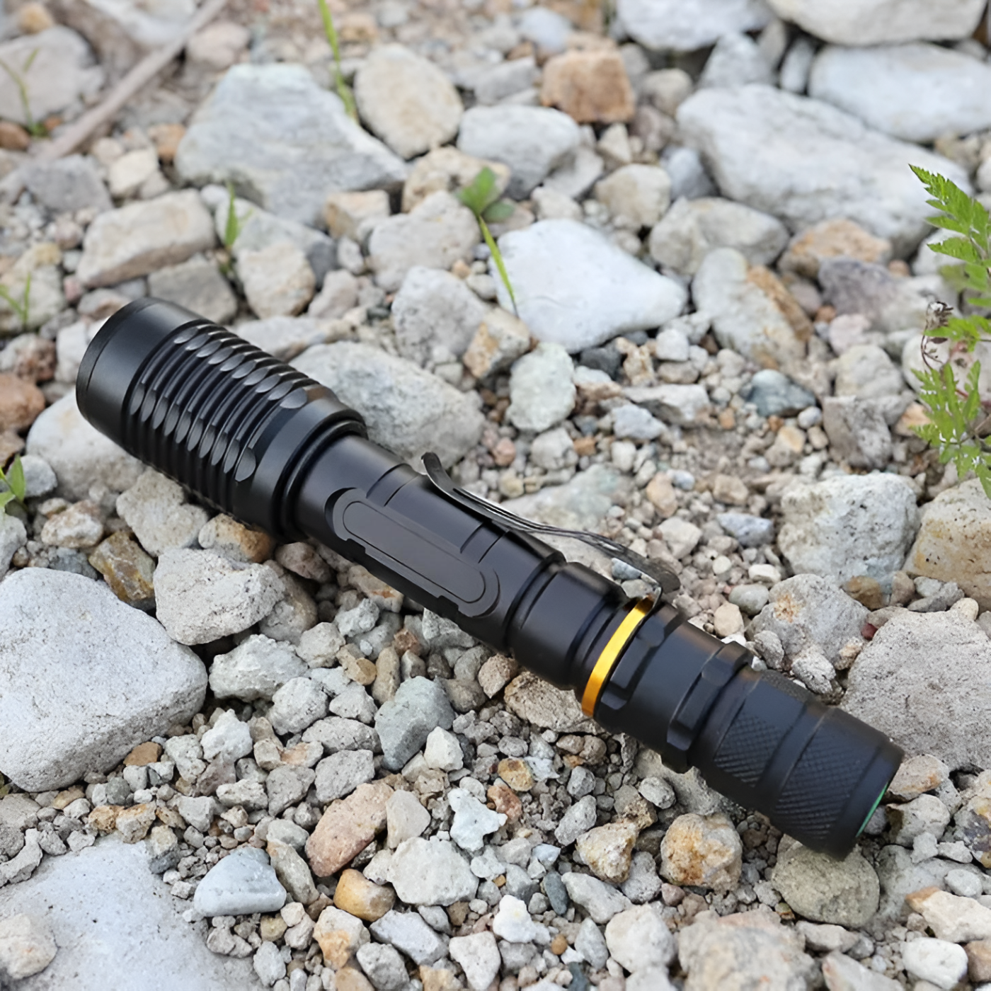 Linterna LED Profesional Multi Uso con Zoom High Power T6