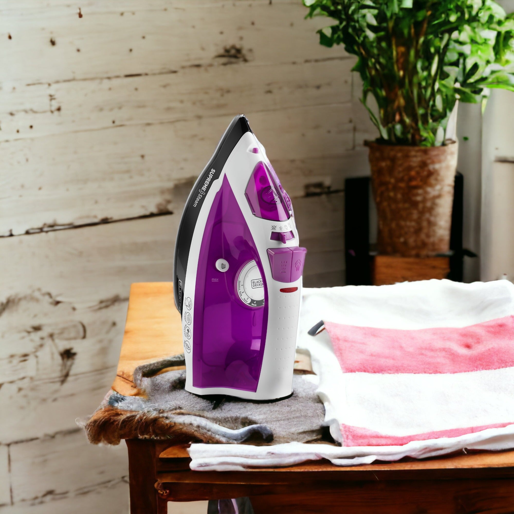 Plancha de Ropa con Vaporizador Ceramic Pro B+D IR23960